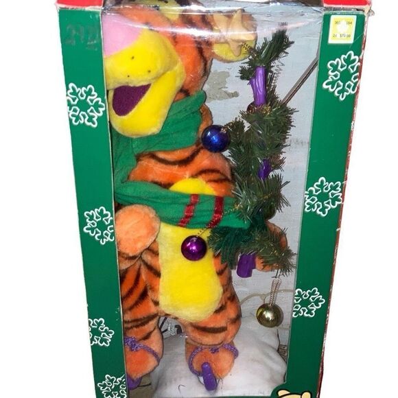 NWT New in Box Vtg Pooh Tigger Animated Christmas Display Figure Collectible - Picture 2 of 6